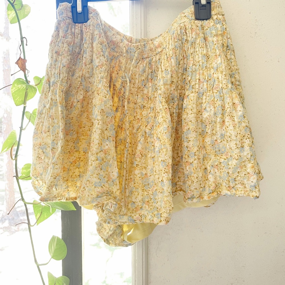 Flowy floral short